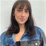 Profesora joven con muchas ganas de enseñar este precioso idioma de forma dinámica! Para cualquier edad, desde niños hasta los más mayores